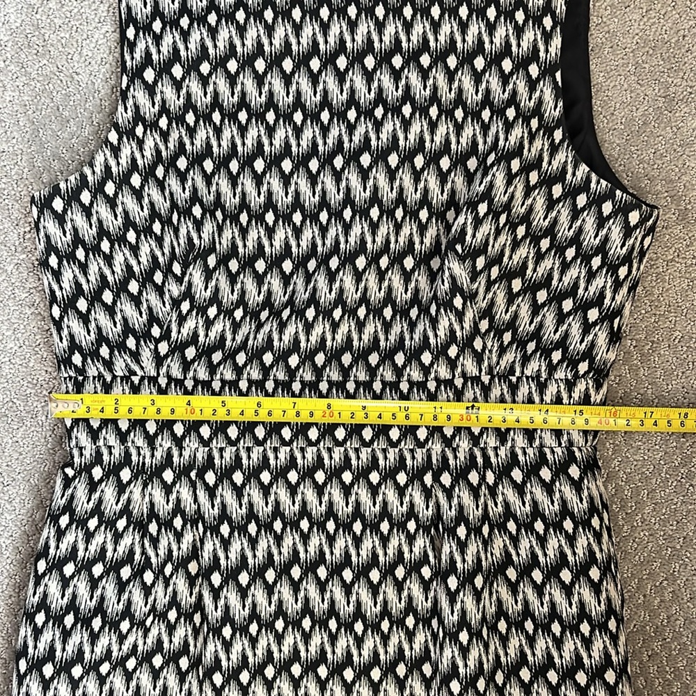 Tahari Dress sz 8 black and cream color pattern - Picture 9 of 10
